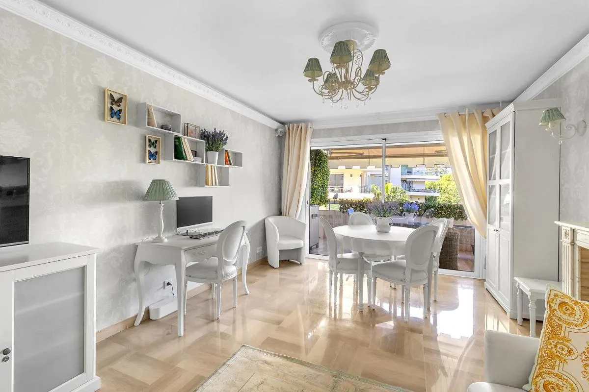 Image 2 of Appartement CANNES IMPERIAL Pointe Croisette