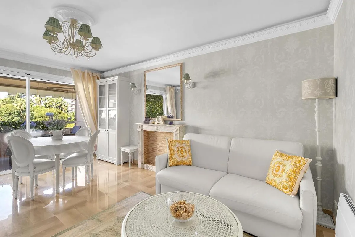 Image 3 of Appartement CANNES IMPERIAL Pointe Croisette