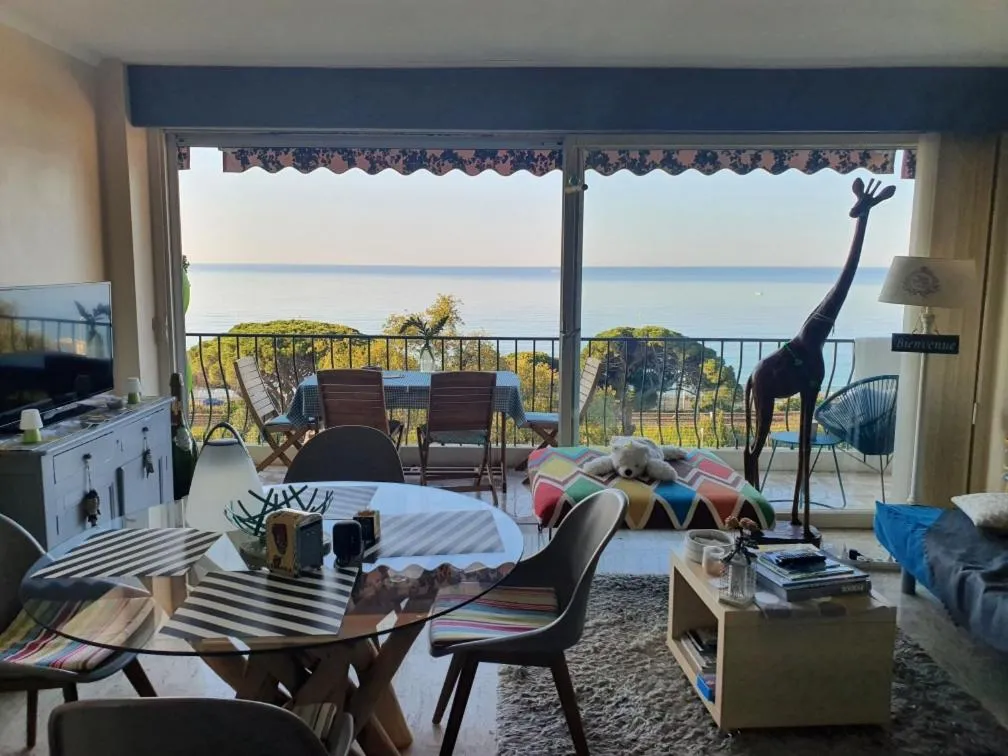 Image 2 of Appartement vue mer panoramique, plage 150M, terrasse, parking privé, clim