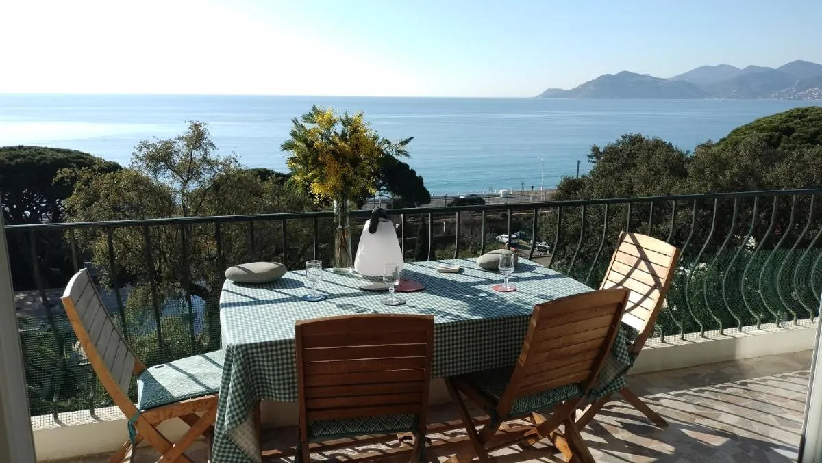 Image 5 of Appartement vue mer panoramique, plage 150M, terrasse, parking privé, clim
