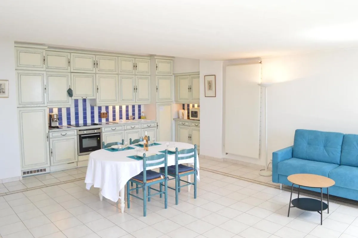 Image 2 of Appartement vue mer proches plages et congrès