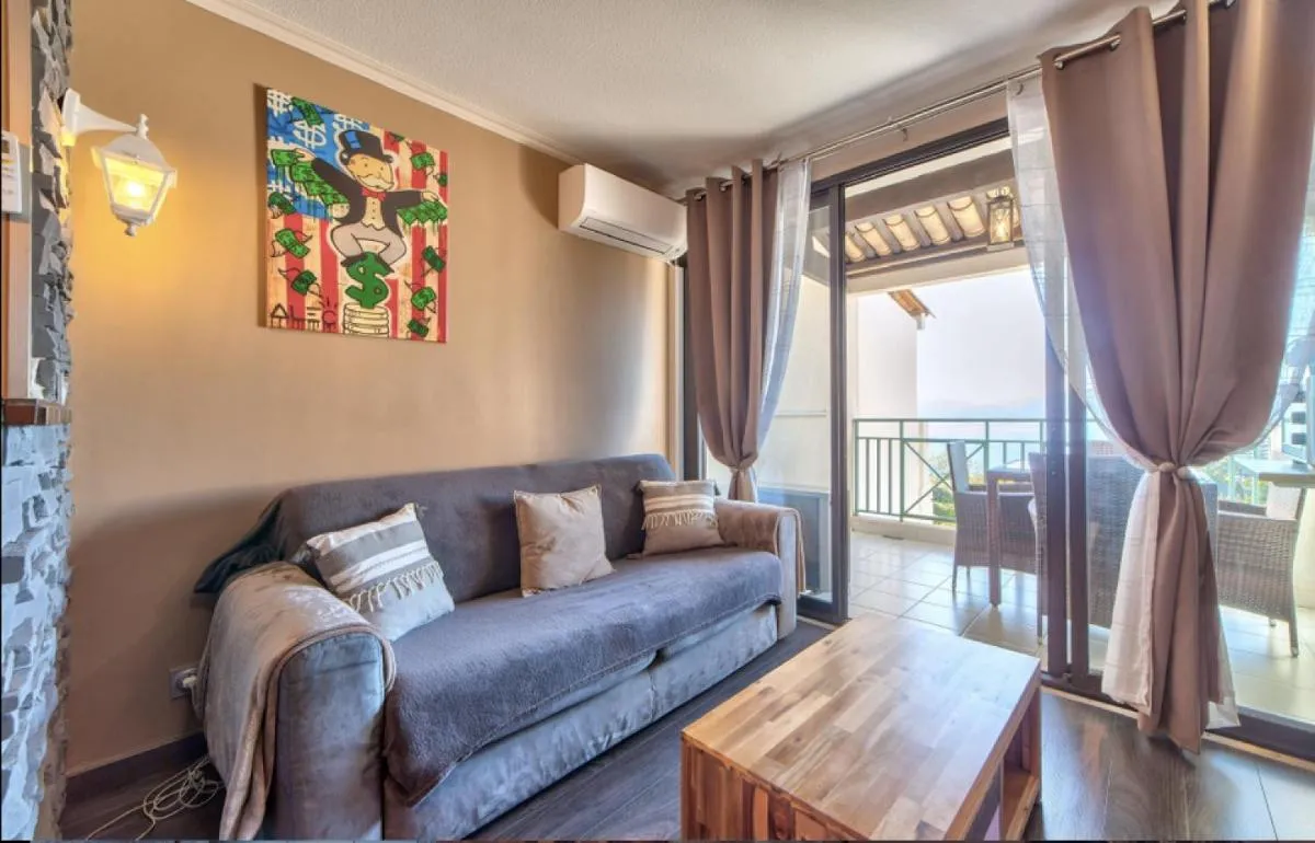 Image 1 of Appt Vue Mer Exceptionnelle sur baie de Cannes