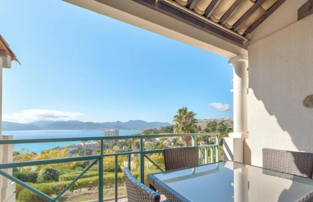 Image 6 of Appt Vue Mer Exceptionnelle sur baie de Cannes
