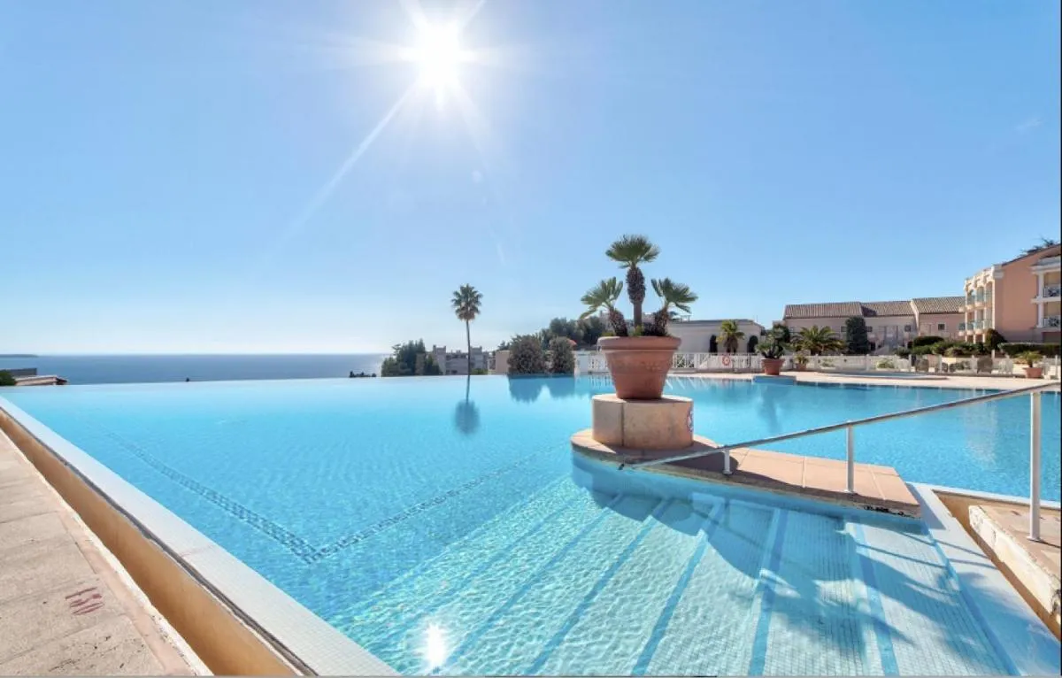 Image 3 of Appt Vue Mer Exceptionnelle sur baie de Cannes