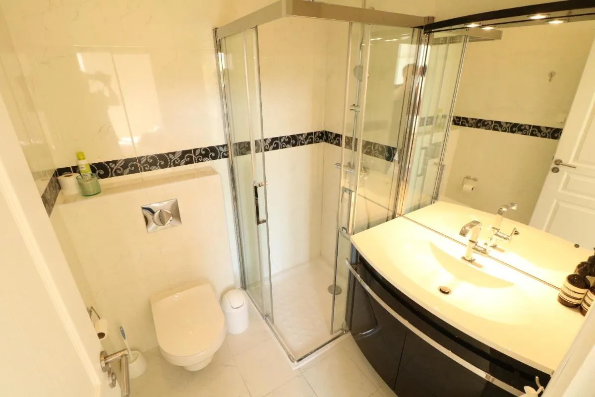 Image 2 of Beautiful 3 bedroom Carlton Canada 403