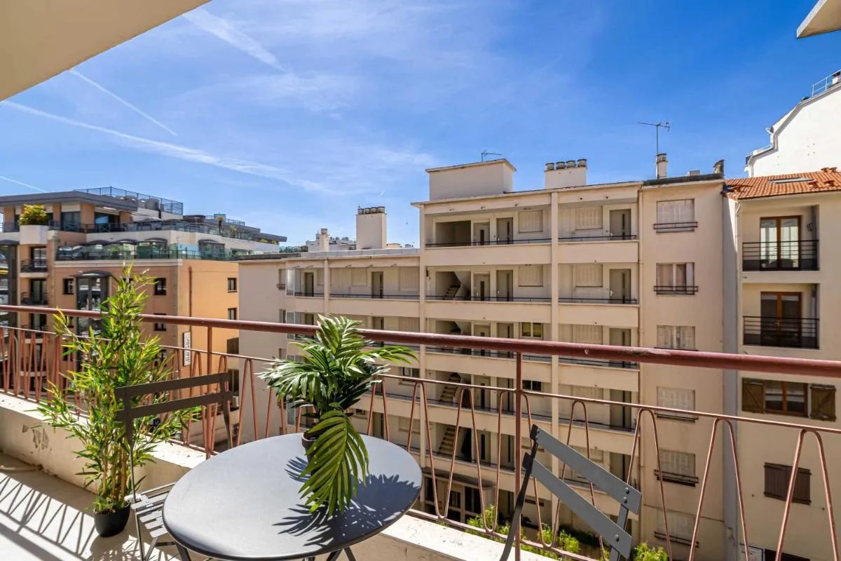 Image 5 of Beautiful Haussmannian apartment – South Balcony