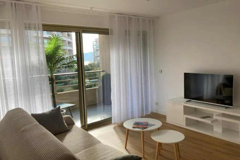Image of Beautiful family cocoon of 65 m close to the sea