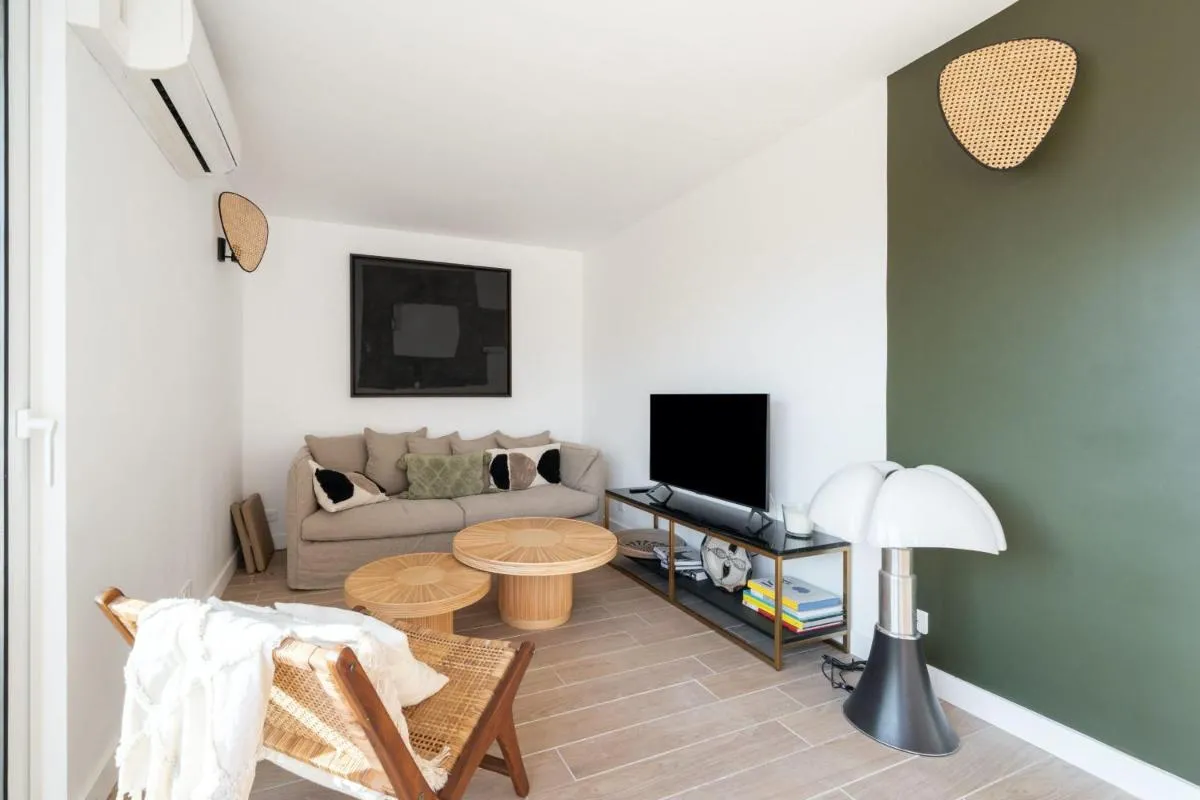 Image 1 of Beautiful flat with terrace – Carre d’Or Cannes