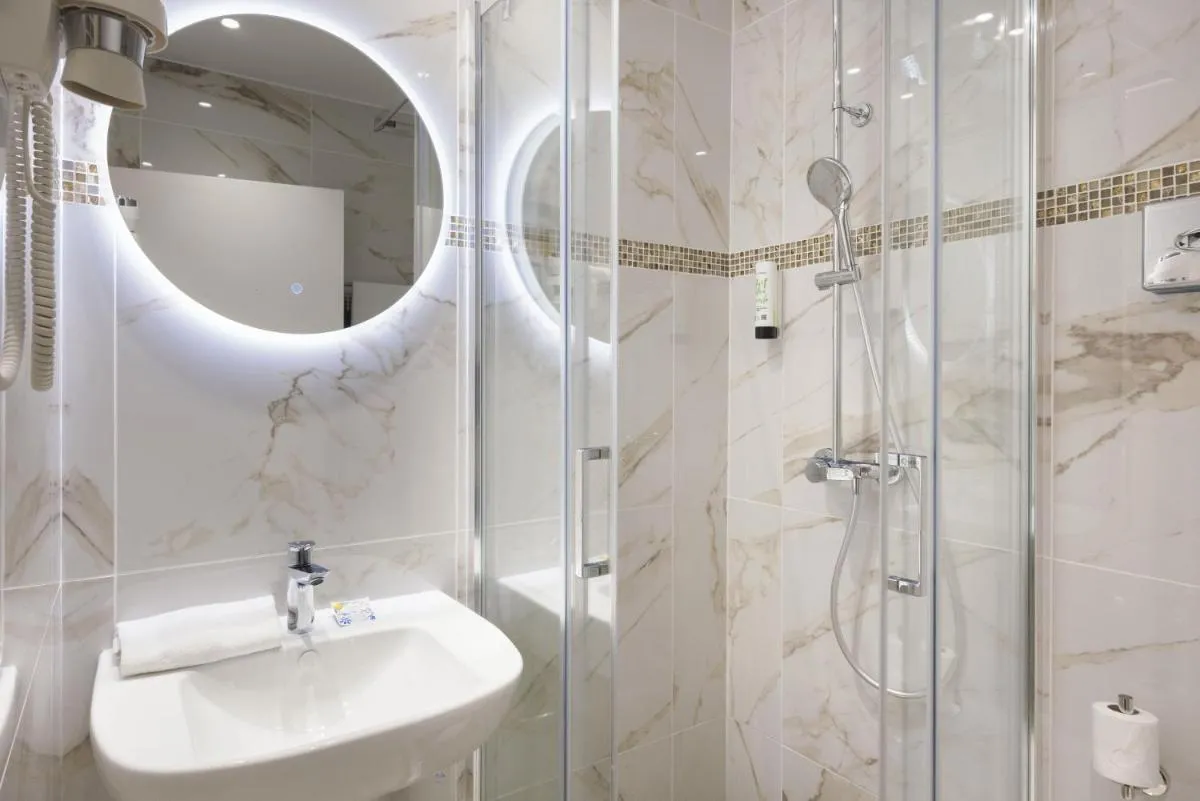 Image 2 of Best Western Hôtel des Orangers Cannes