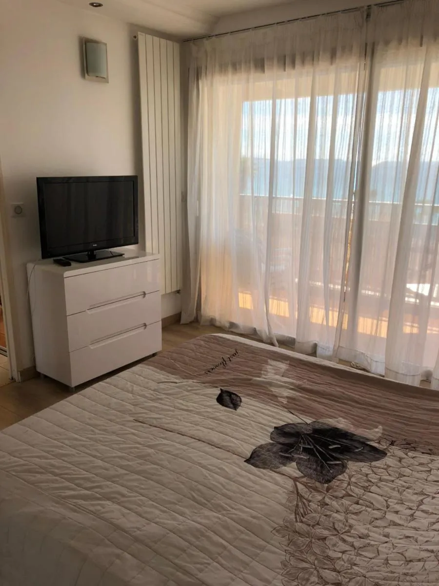 Image 2 of Bord de Mer Cannes Midi