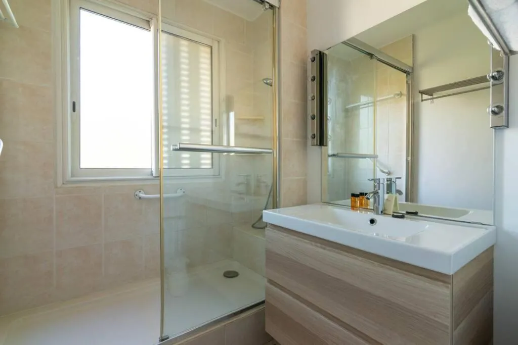 Image 2 of C078-Superb apt in Cannes – Sea view – 6 people