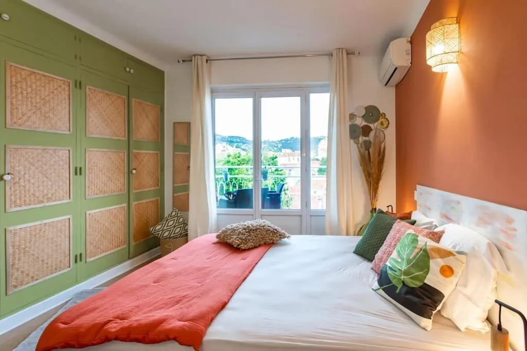 Image 1 of C5 – 2 BDR Blvd Carnot – 10 min Palais – AC & Terrace Sea View