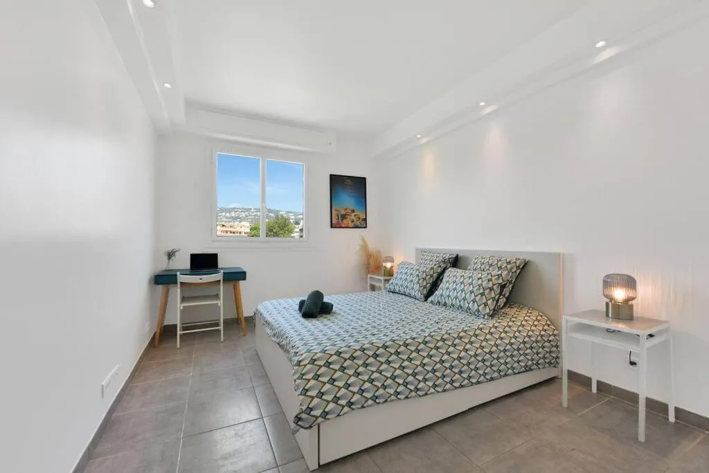 Image 6 of CROISETTE BEACH – Modern 2 Bdrs Best Location!