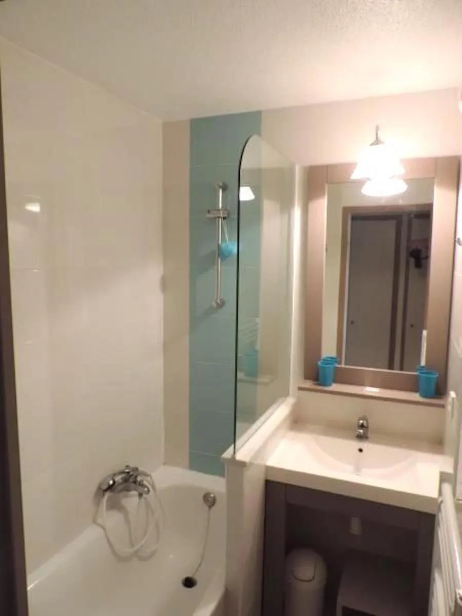 Image 3 of Cannes Front Beach Pools Apartment