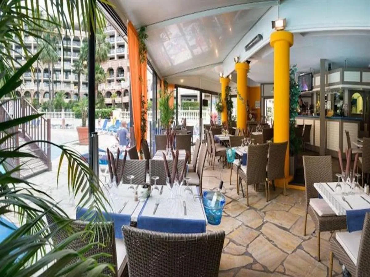 Image 4 of Cannes Front Beach Pools Apartment