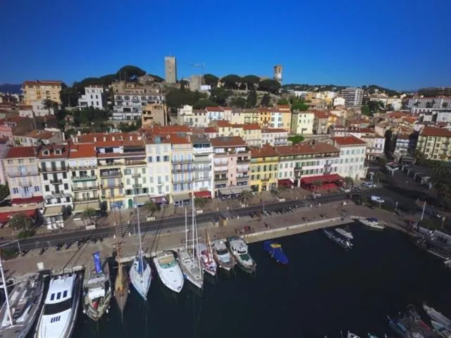 Image of Cannes Old Port, SEAFRONT & SEAVIEW best air conditioning and location