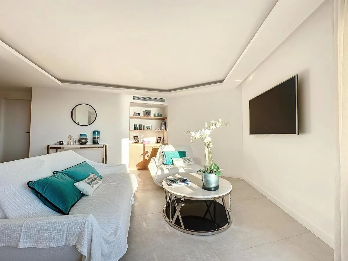 Image 1 of Cannes Pointe Croisette – 2 couchages