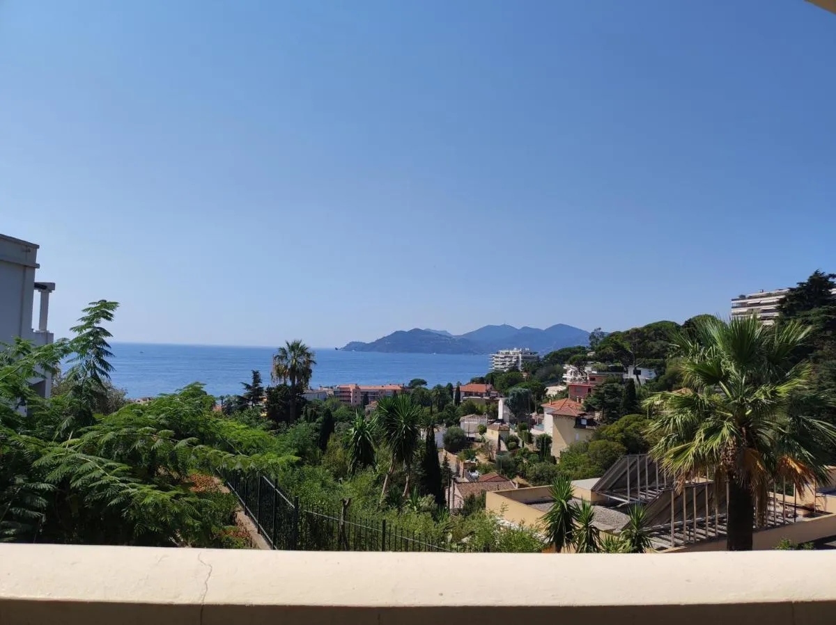 Image 2 of Cannes Villa Francia appartement climatisé vue mer
