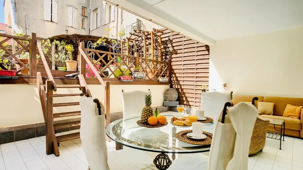 Image of Cannes : superbe terrasse rue d’Antibes
