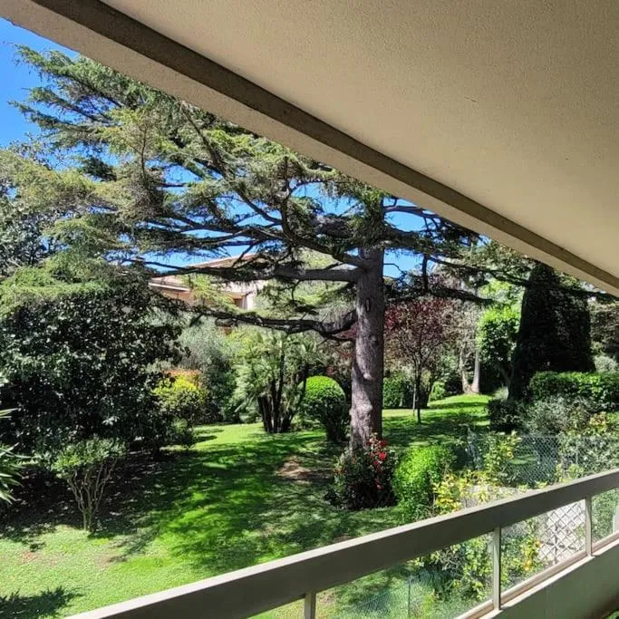 Image 3 of Cannes centre beau 2 pièces 50 M2 plus terrasse à 12 min plages et Palais au calme