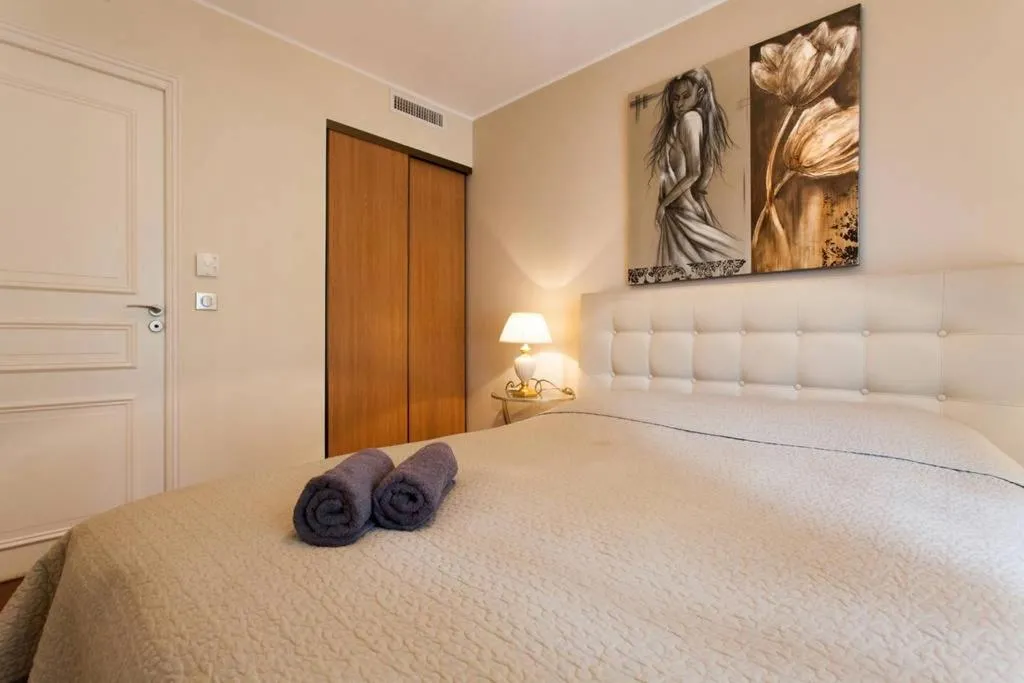 Image 1 of Carlton Riviera Apartment
