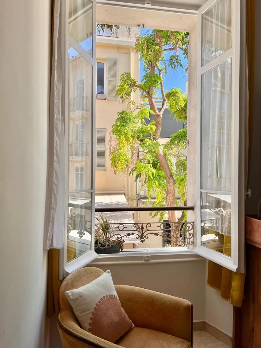 Image 5 of Centre heart of CAnnes