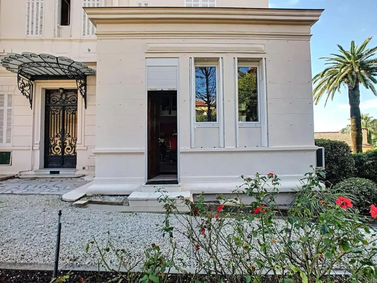 Image 5 of Charmant appartement dans villa avec parc