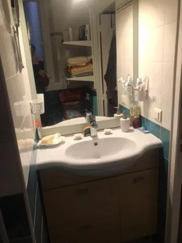 Image 2 of Charmant appartement dans villa avec parc