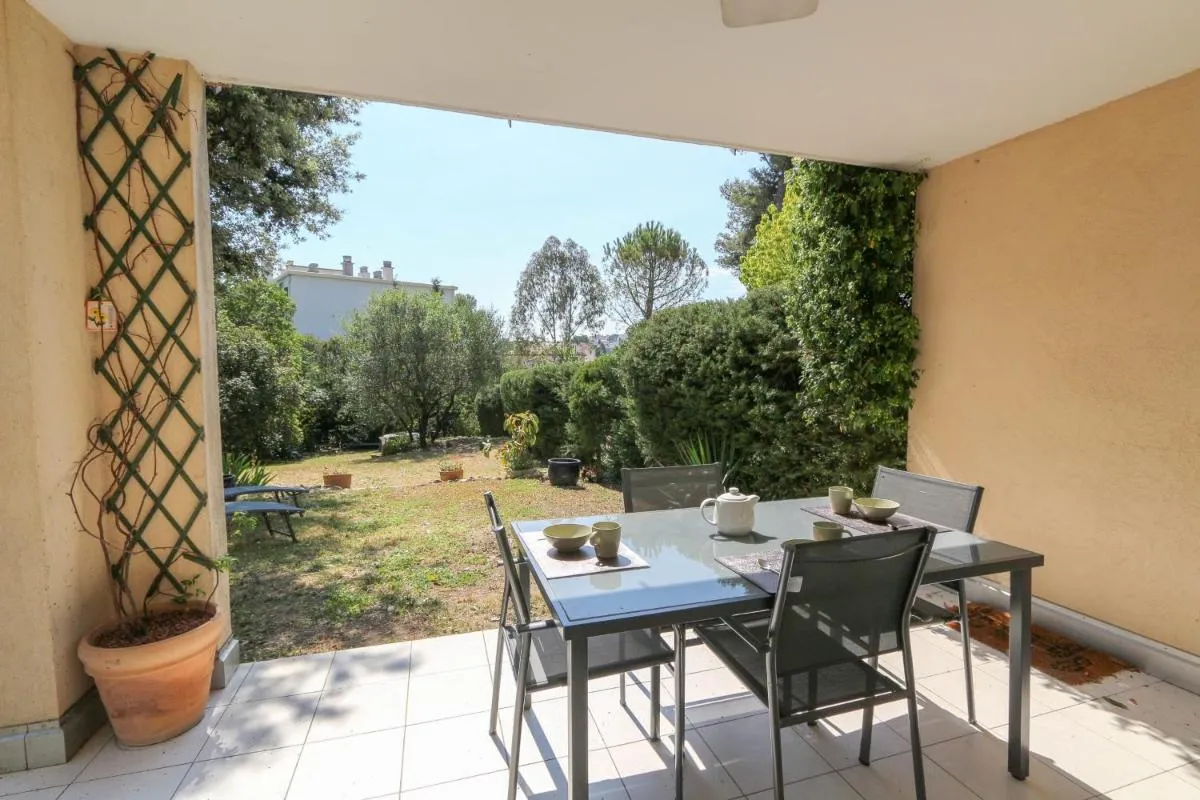 Image 2 of Charming & bright flat with AC Garden 300m and Closed Garage – BENAKEY