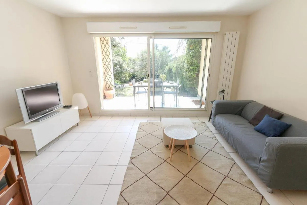 Image 1 of Charming & bright flat with AC Garden 300m and Closed Garage – BENAKEY