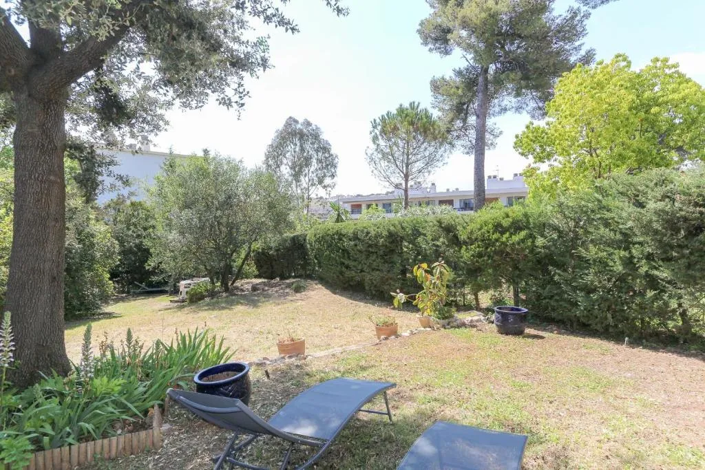 Image of Charming & bright flat with AC Garden 300m and Closed Garage – BENAKEY