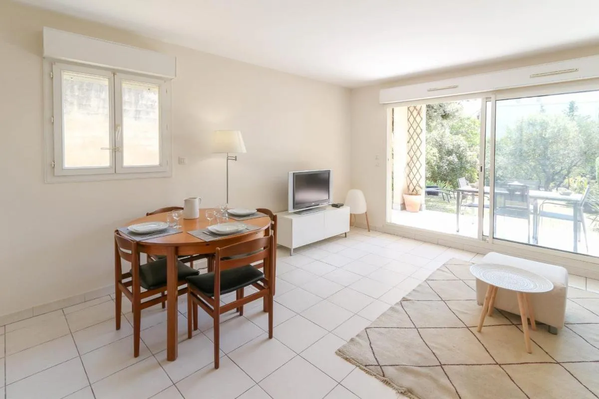 Image 3 of Charming & bright flat with AC Garden 300m and Closed Garage – BENAKEY