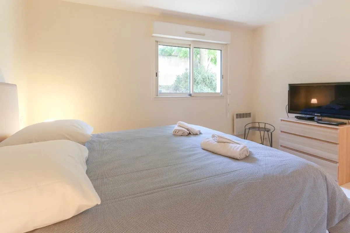 Image 5 of Charming & bright flat with AC Garden 300m and Closed Garage – BENAKEY