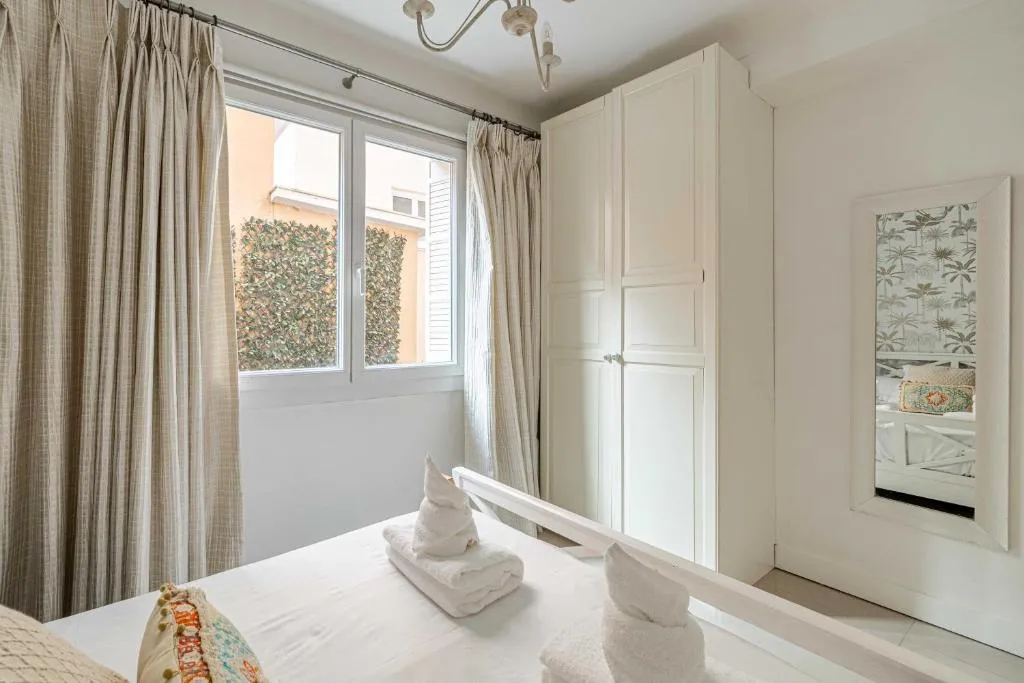 Image of Cosy 2-Bedroom apartment – close to Martinez Hotel