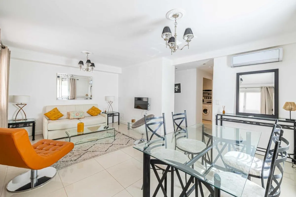 Image 2 of Cosy 2-Bedroom apartment – close to Martinez Hotel