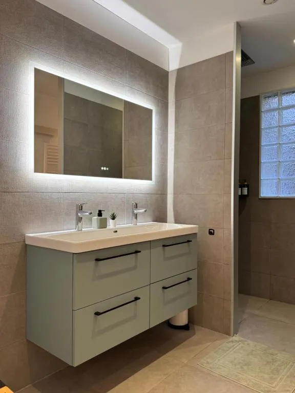 Image of Design Appartment 100sqm close to Palais Beach and Restaurants