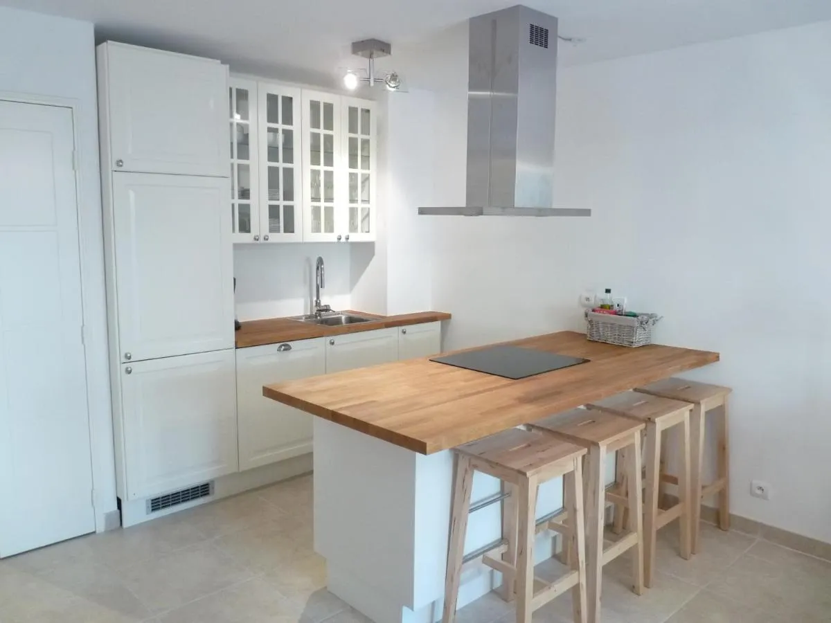 Image 3 of Elegant two bedroom apartment with modern design and terrace close to beaches and Cannes center 546
