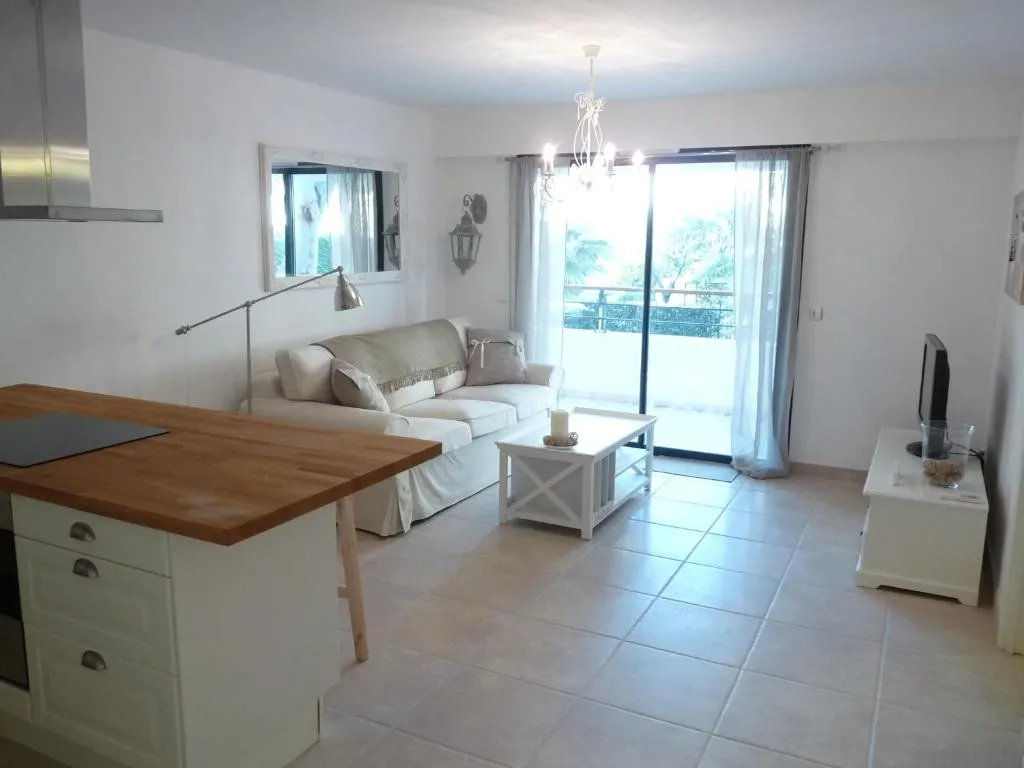 Image of Elegant two bedroom apartment with modern design and terrace close to beaches and Cannes center 546