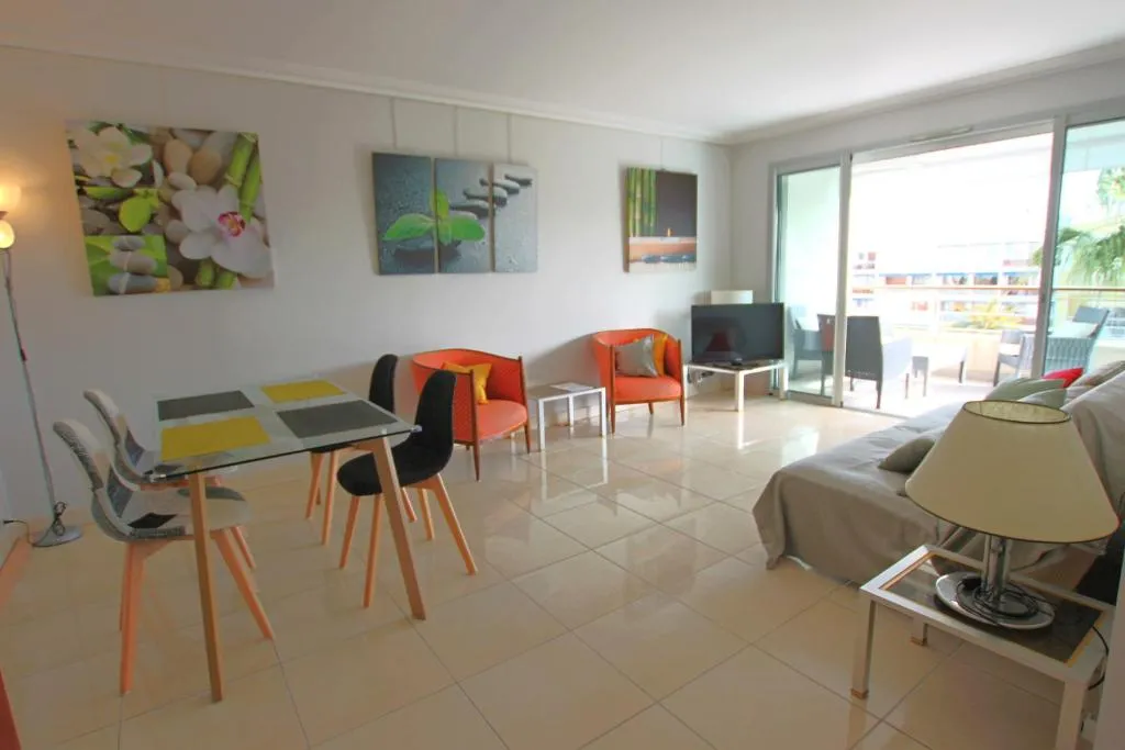 Image of Fully equipped apartment with large terrace lounge area