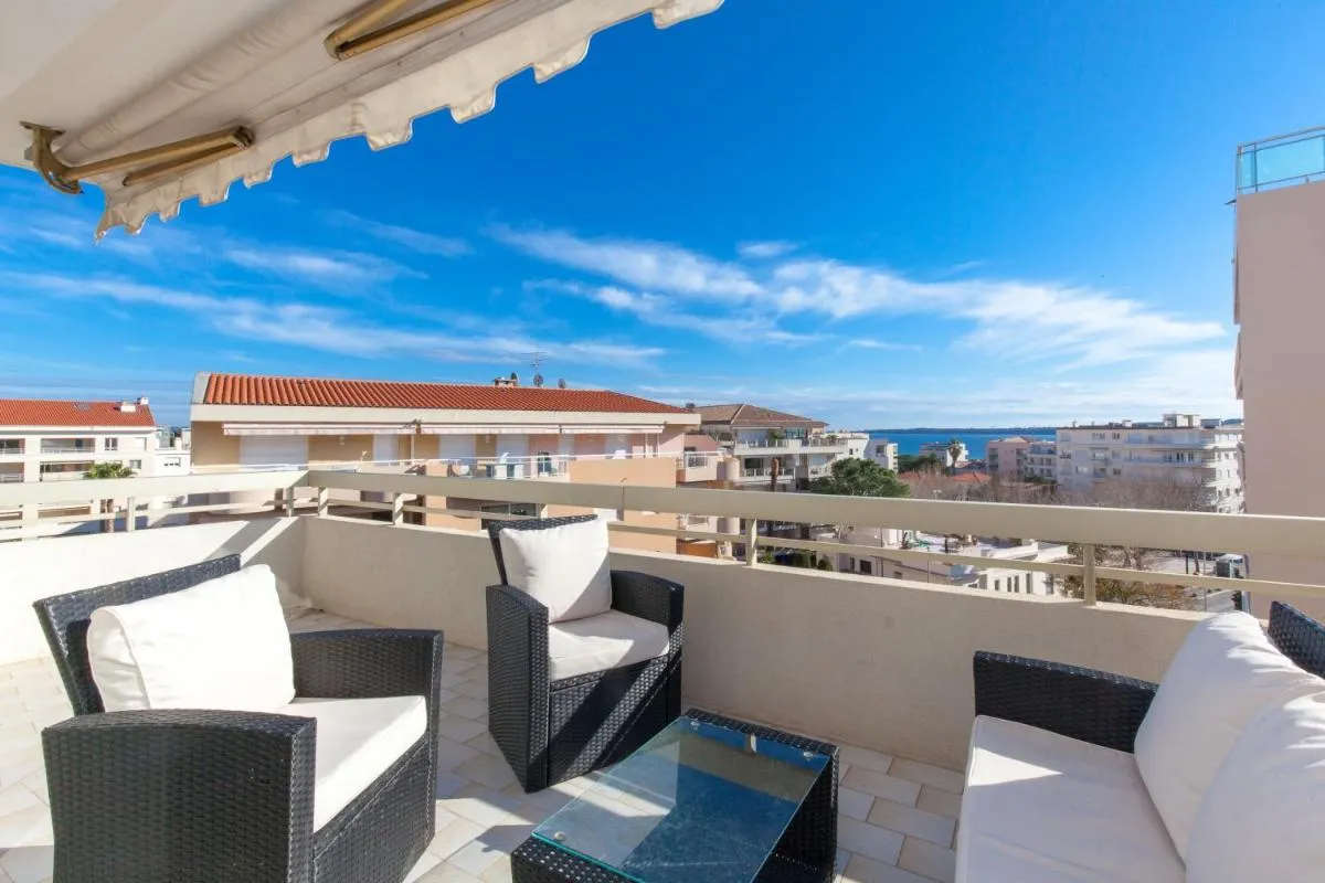 Image 4 of High-Standard 2-Bedroom Apartment with Sea View and Large Terrace