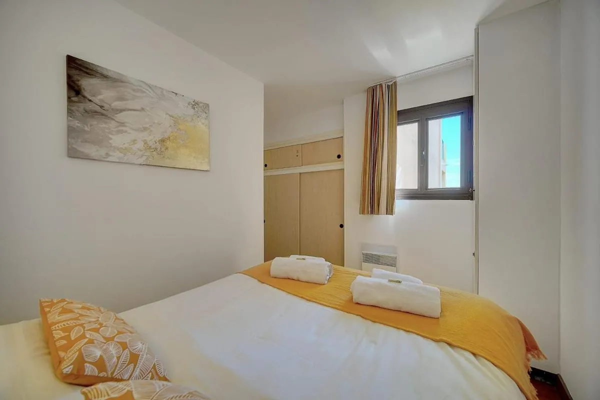 Image 3 of IMMOGROOM – 2 Rooms – Renovated – Pool – Parking – Air conditioning –