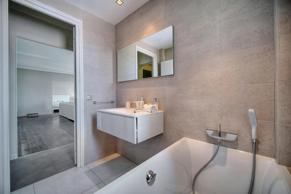 Image 3 of IMMOGROOM – Large Apartment – Parking – Air conditioning – Sea view – Wifi