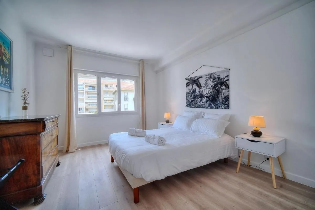 Image 3 of IMMOGROOM – Spacious 3-room apartment – Garage – Terrace – Air conditioning