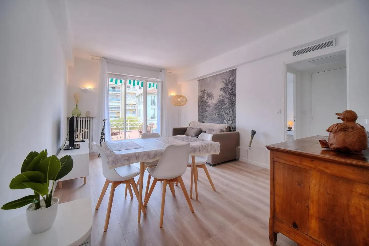 Image 6 of IMMOGROOM – Spacious 3-room apartment – Garage – Terrace – Air conditioning