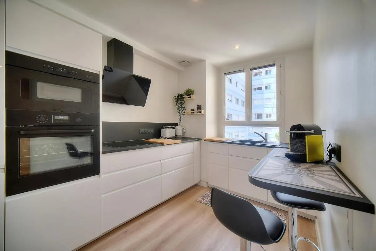 Image 2 of IMMOGROOM – Spacious 3-room apartment – Garage – Terrace – Air conditioning