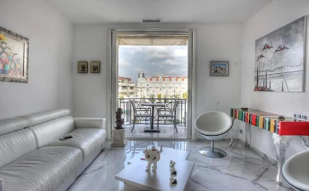 Image of LA CROISETTE élégant studio avec balcon et vue mer aperçu