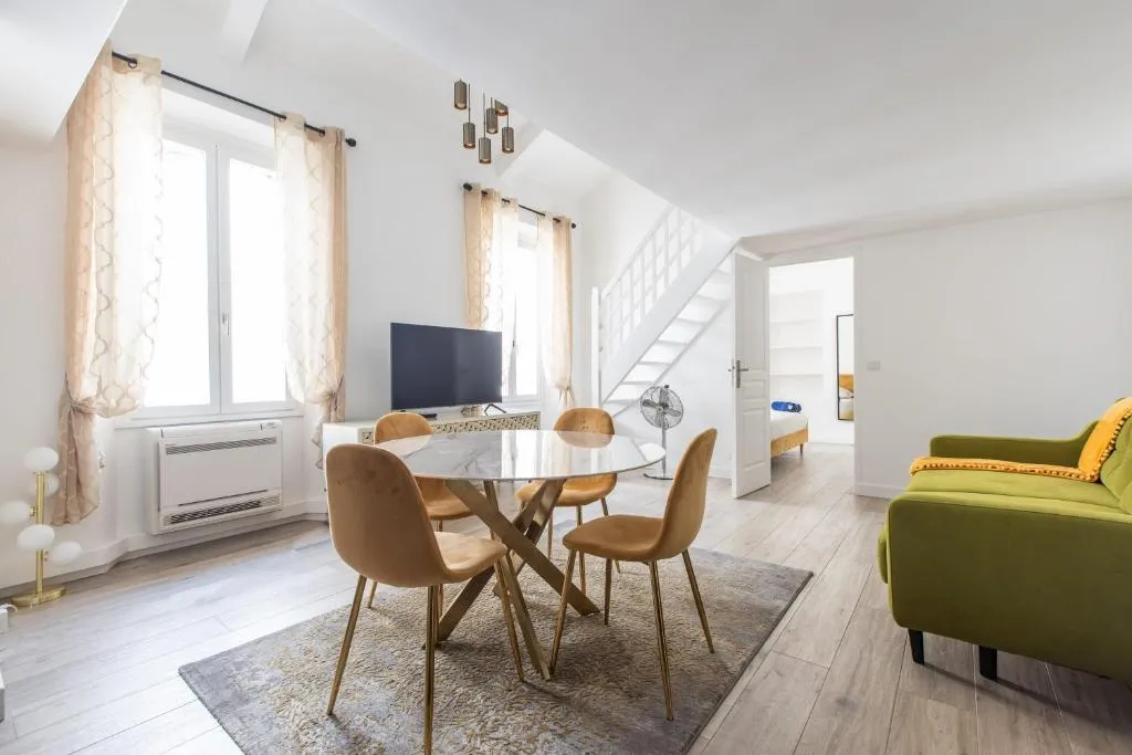 Image of LB Vacation Rentals I Beautiful City Center & Renovated Duplex Minutes from Beaches & Palais