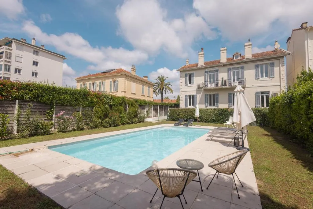 Image of LB Vacation Rentals I Beautiful, Renovated Duplex with Swimming Pool