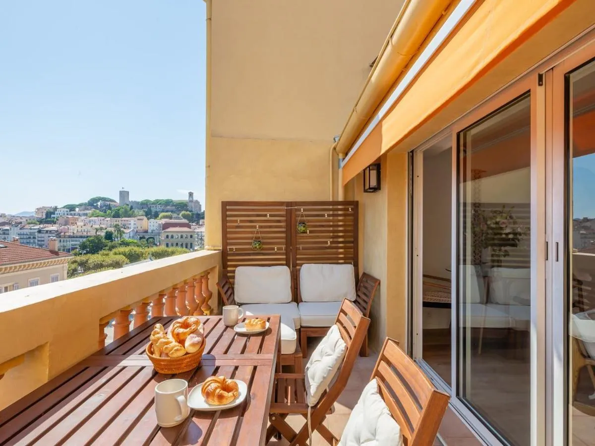 Image 4 of LE VOILIER avec terrasse panoramique vue mer et port, proche du Palais, Croisette et plages