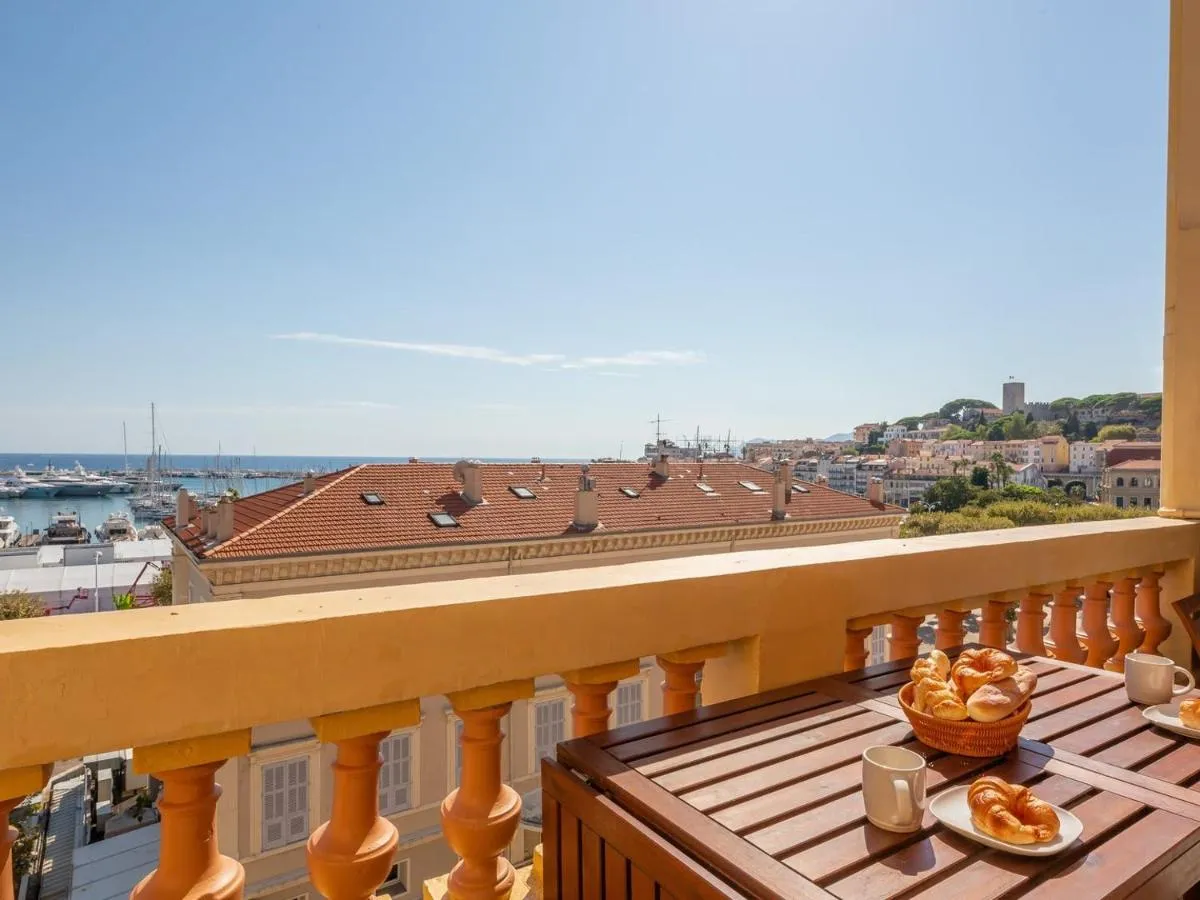 Image 5 of LE VOILIER avec terrasse panoramique vue mer et port, proche du Palais, Croisette et plages